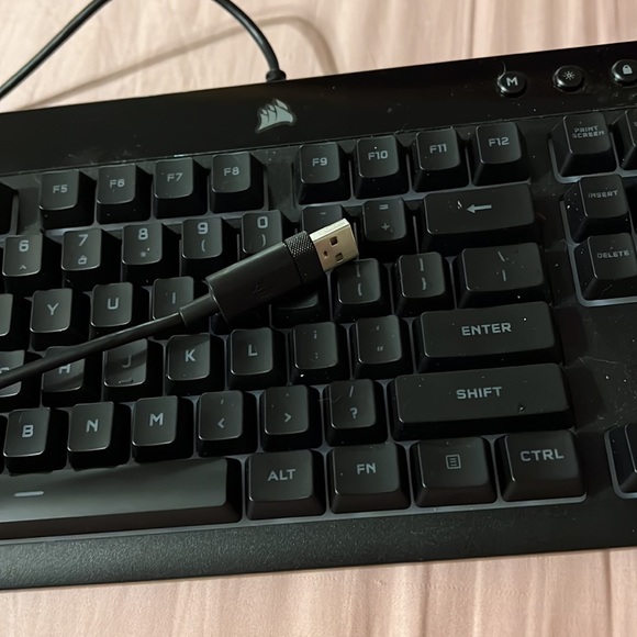 Corsair key board - Picture 2 of 3